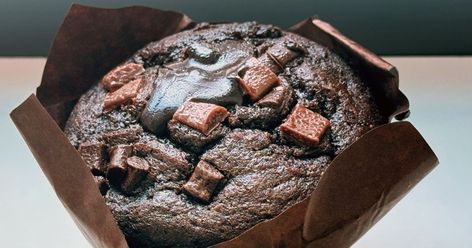 There are dozens of hopefuls for capturing the muffin gold, but one stands head and shoulders above the rest. European Chocolate, Katie Austin, Chocolate Muffin Recipe, Chocolate Muffin, Double Chocolate Muffins, Vanilla Filling, Muffin Batter, Homemade Muffins, Salmon And Rice