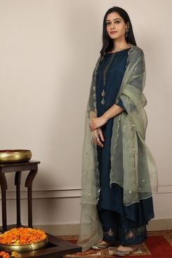 Actress Dress, Silk Kurta Set, Kurtis Designs, Indian Suit, Designer Kurta, Suit Collection, Set Saree, Saree Gown, Kurta Dress