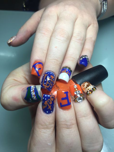 Florida Gator Nail Design Florida Gator Nails Designs, Gator Nails Designs, Florida Gator Nails, Gator Nails, Vacation Nail Designs, Gator Football, Sports Nails, Nail Room Ideas, Florida Nails