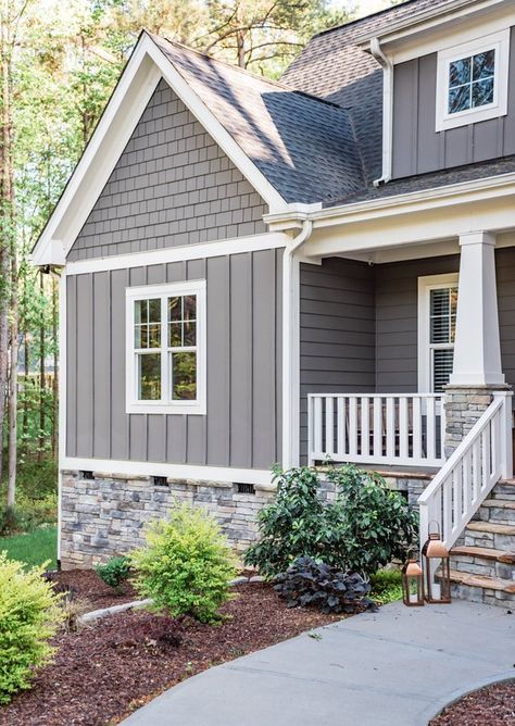 Gray Cottage, Gray Siding, Grey Exterior House Colors, Exterior Gray Paint, Gray House Exterior, Lake Houses Exterior, House Paint Color Combination, Gray House, Exterior House Paint Color Combinations