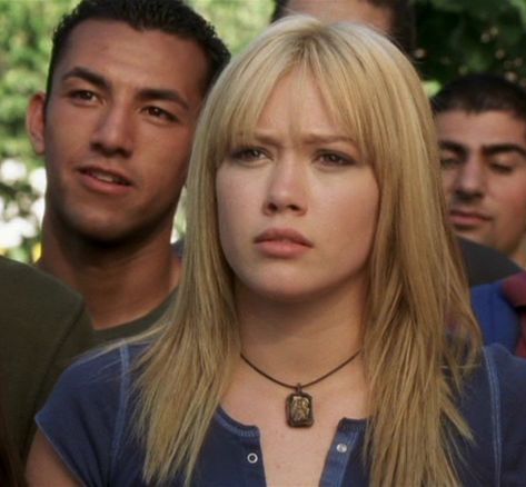 Hilary Duff Cinderella Story, Jessica Alba Hair, How To Cut Bangs, Cinderella Story, Hillary Duff, Bangs With Medium Hair, Chad Michael Murray, Lizzie Mcguire, Lucy Hale