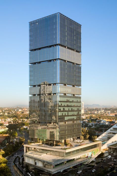 Andares Corporate / Sordo Madaleno Arquitectos | Netfloor USA Luxury Skyscraper, Corporate Building, Commercial And Office Architecture, Office Architecture, Office Building Architecture, Modern Architecture Building, Polo Lacoste, Mix Use Building, Skyscraper Architecture