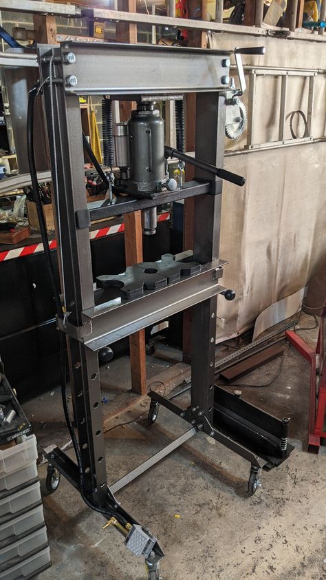 Hydraulic Shop Press, Diy Tools Homemade, Small Game Rooms, Shop Press, Machining Metal Projects, Welding Shop, Metal Fabrication Tools, Harbor Freight Tools, Metal Bending Tools