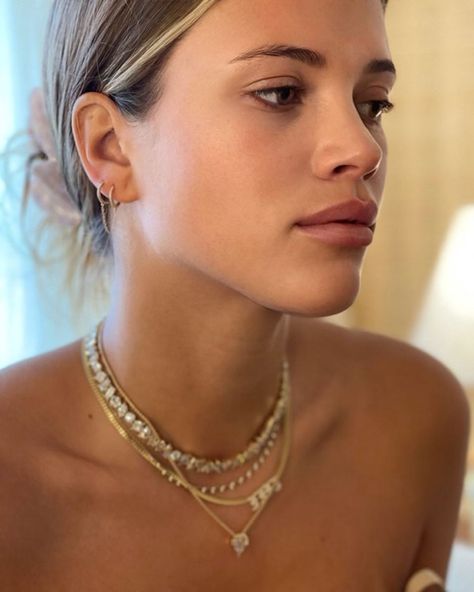 Pin �• Instagram Gown Red Carpet, Magazine Makeup, Sophia Richie, Lila Moss, La Outfits, Gown Red, Fashion Influencer, Sofia Richie, Nicole Richie