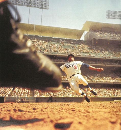 Vintage Sports Photography, Iconic Sports Photos, Baseball Aesthetic, Baseball Romance, Baseball Movies, Japanese Baseball, Baseball Girlfriend, Baseball Photography, Restaurant Pictures