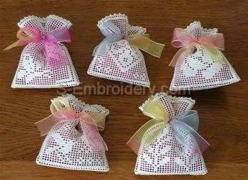 Pompon Tulle, Diy Embroidery Machine, Crochet Sachet, Crochet Lavender, Crochet Machine, Small Crochet Gifts, Crochet Patterns Filet, Free Standing Lace, Machine Pattern