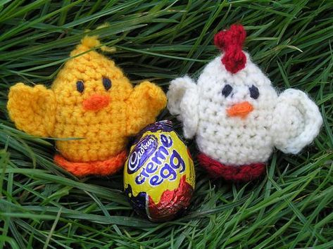 Hide Creme eggs for your kids in these crochet Creme egg covers! So cute and kids will love getting a basket full of these! #crochet #cremeeggs #crochetpattern #cremeeggcovers #chicks #crochetchicks #easter #craftgossip Easter Bbq, Easter Knits, Crochet Chickens, Chicken Patterns, Crochet Eggs, Charity Crochet, Easter Crochet Patterns Free, Amigurumi Easter, Crochet Basket Pattern Free