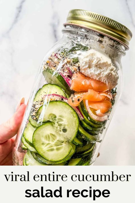 This tasty entire cucumber salad with smoked salmon, everything bagel seasoning, and cream cheese is a fantastic dish! Salmon Everything Bagel, Lox Salad, Everything Bagel Cucumber, Bagel Cucumber, Smoked Salmon Salad Recipes, Salad With Smoked Salmon, Viral Cucumber, Cottage Cheese Salad, Cottage Meals