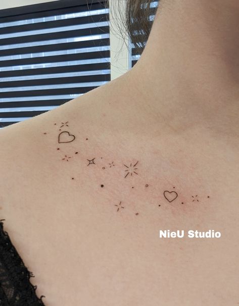 Star Tattoos Collar Bone, Minimalist Tattoo Collar Bone, Stars Collar Bone Tattoo, Hearts And Stars Tattoo, Heart Spine Tattoo, Stars And Moon Collarbone Tattoo, Stars Tattoo Collar Bone, Colar Bone Tattoo Stars, Dainty Star Tattoo Collarbone