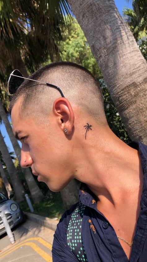 Palm Tree Neck Tattoo, Mom Neck Tattoo, Palm Tree Behind Ear Tattoo, Simple Neck Tattoo Men, Back Ear Tattoo Men Guys, Neck Tattoo For Guys Small, Tattoo Behind Ear Men, Behind The Ear Tattoo Ideas For Men, Small Neck Tattoos Men