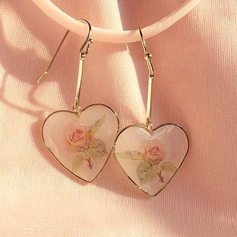 Photo Jewelry Boards, Jewelry Inspo, Pretty Jewellery, Cute Earrings, Makeup Addict, Cosmopolitan, Piercing Jewelry, Cute Jewelry, Sake