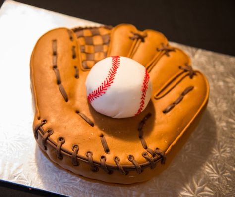 My groom's baseball cake! Amazing details. Thanks again @Becky Waldorf! Baseball Glove Cake, Baseball Theme Birthday, Baseball Cake, Baseball Birthday Party, Sports Wedding, Baseball Party, Baseball Birthday, Cake Pictures, Baseball Glove