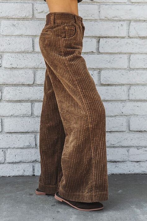 Corduroy Wide Leg Pants, Corduroy Pants Outfit, Wide Wale Corduroy, Short Sleeve Tops Casual, Celebrity Casual Outfits, Cold Outfits, Green Corduroy, Pants Brown, Cute Pants