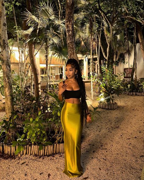 Botanical Garden Photo Shoot Black Women, Beach Vacation Black Women, Maxi Skirt Outfit Vacation, Bahamas Aesthetic Outfits, Jamaica Moodboard, Destin Outfits, Rainforest Outfit, Vacation Black Women, Travel Black Women