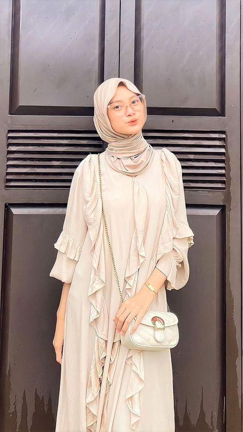 Lebaran Outfit, Dress Muslim Modern, Tutorial Hijab Pashmina, Rok Outfit, Modesty Outfits, Tutorial Hijab, Muslim Outfits Casual, Hijab Style Casual, Fashion Sketches Dresses