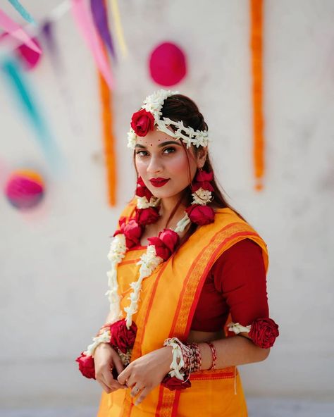 Haldi Bride, Wedding Flower Jewelry, Lotus Flower Pictures, Bengali Bride, Haldi Ceremony, Festival Wedding, Flower Pictures, Flower Jewellery, A Photo