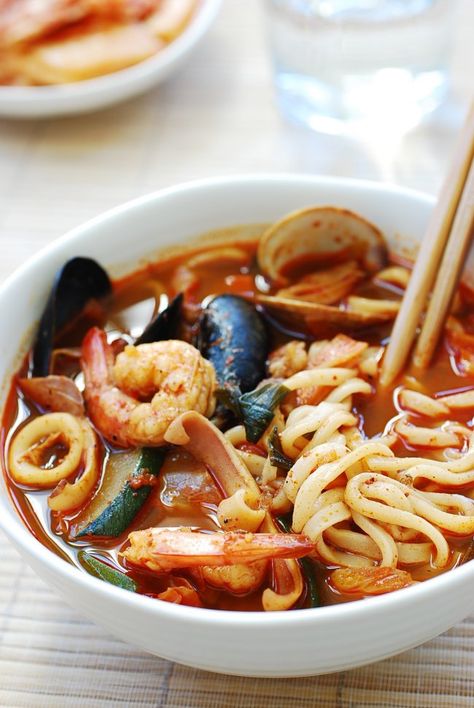 Seafood Soup Recipes, Spicy Seafood, Seafood Soup, Asian Soup, Noodle Soup Recipes, Idee Pasto Sano, Asian Cooking, Asian Dishes, Seafood Dishes