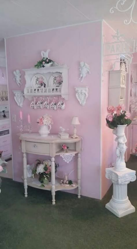 Kawaii Living Room, Chic Living Room Decor, Cute Furniture, Shabby Chic Room, Casa Vintage, Shabby Chic Pink, Cute Room Ideas, Pretty Room, Shabby Chic Kitchen