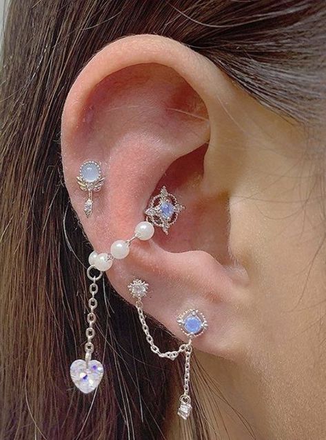 Cute Conch Earrings, Piercing Jewelry Ideas, Newjeans Aesthetic, Piercing Inspiration, Daith Piercing Jewelry, Curated Ear, Piercing Inspo, Cool Ear Piercings, Pretty Ear Piercings