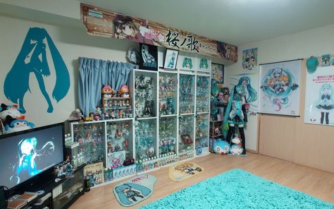 Y2k, animecore, webcore Anime Room Decor, Cool Room Decor, Otaku Room, Miku Hatsune, Anime Room, Room Goals, Cute Room Ideas, Kawaii Room, Dream Room Inspiration