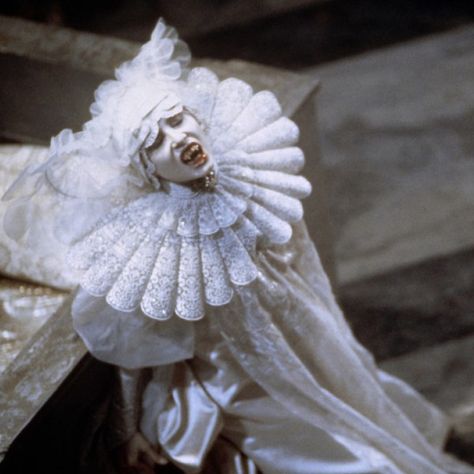 Bram Stoker's Dracula Lucy, Dracula 1992, Dracula Costume, Eiko Ishioka, Vampire Stories, Bram Stoker's Dracula, Bram Stoker, Baby Eating, Dark Soul