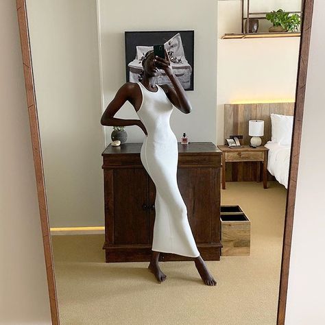 Adut Akech, Christy Turlington, Fashion Tips For Women, Fantasy Fashion, Looks Style, Instagram Inspiration, Beautiful Black Women, Look Fashion, Paris France