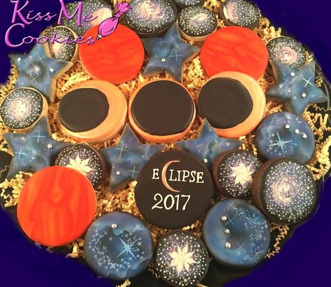 Eclipse and Galaxy Cookies Eclipse Cookies Decorated, Eclipse Themed Desserts, Solar Eclipse Decorated Cookies, Solar Eclipse Sugar Cookies, Solar Eclipse Cookies, Solar Eclipse Dessert, Eclipse Themed Food, Eclipse Cookies, Space Cookies