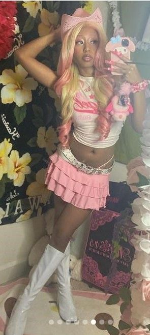 #pink #cowgirl #gyaru Haruka Gyaru, Gyaru Cowgirl, Pink Gyaru Outfit, Western Gyaru, Unhinged Fashion, Gyaru Pose, Pink Cowgirl Outfit, Pink Gyaru, Gyaru Pink