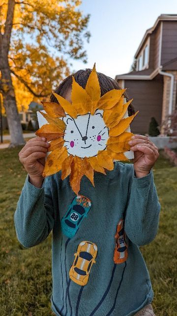 Beth • Little World Wanderers on Instagram: "Every so often, you just want to do a cute craft with your toddler. Leaf lions definitely meet the cute quota. Let's face it, I love intentional handicrafts but I'm also sucker for handprints crafts, adorable paintings, and things worthy of sending to the grandparents. We practiced counting, sorting different color leaves and glueing before my mighty guy took off roaring his way through the neighbor's yard." Adorable Paintings, Mighty Guy, Science Plants, Leaf Projects, Color Leaves, Cute Craft, Leaf Animals, 3 Bears, Plant Science