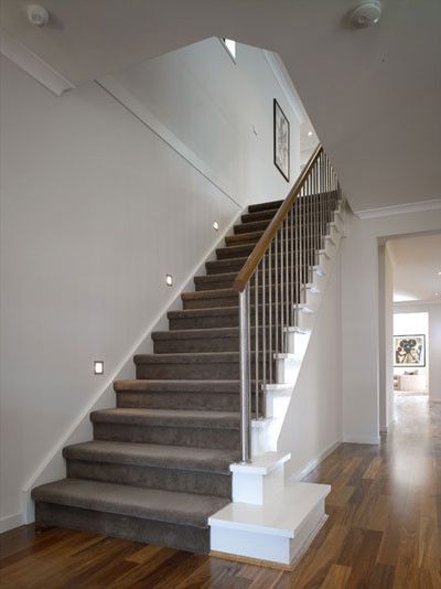 Grey And White Hallway, Dark Grey Carpet, درج السلم, Hall Stairs And Landing, Grey Hallway, White Hallway, Hall And Stairs, Stairway Lighting, Stairs Landing