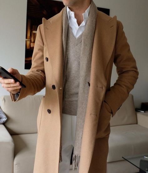 Beige Coat, Neue Outfits, Winter Outfits Men, Mode Casual, Mens Fashion Classy, Mens Fashion Suits, Men Fashion Casual Outfits, Coat Outfits, Gentleman Style