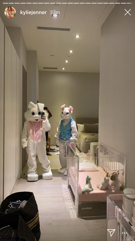 Kylie Jenner Bunny Costume, Kris Jenner House, Busy Phillips, Kylie Jenner Dress, Kylie Jenner House, Stile Kylie Jenner, Stormi Webster, Jenner House, Kardashian Kids