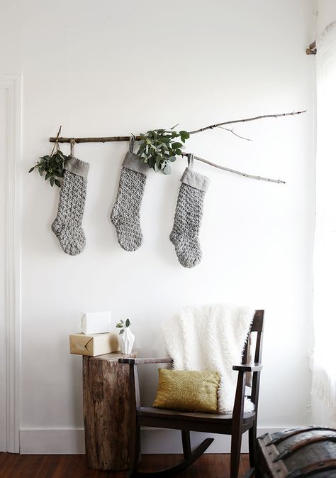 DIY Branch Stocking Display - The Merrythought Diy Stocking Holder, Diy Christmas Shirts, Diy Stocking, Diy Hot Air Balloons, Hanging Christmas Stockings, Branch Centerpieces, Diy Stockings, Winter Centerpieces, Natural Branches