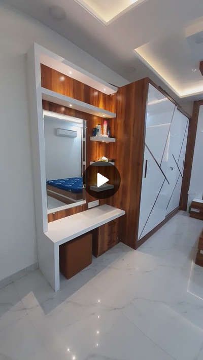 Bedroom Designs by Interior Designer RAS interior , Palakkad | Kolo Dressing Mirror Design, Dressing Mirror Designs, Wardrobe Dressing Table, Wooden Bedroom Furniture Sets, बेडरूम डिजाइन, Wardrobe Dressing, Furniture Sets Design, Wooden Wardrobe Design, Closet Design Layout