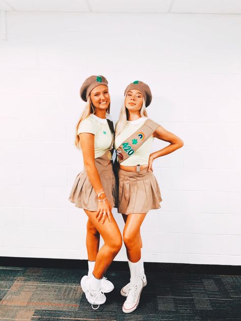 Alien Halloween Costume, Teenage Halloween Costumes, College Halloween Costumes, Best Couples Costumes, Costumes College, Halloween Group, Diy Costumes Women, Bff Halloween Costumes, Best Friend Halloween Costumes