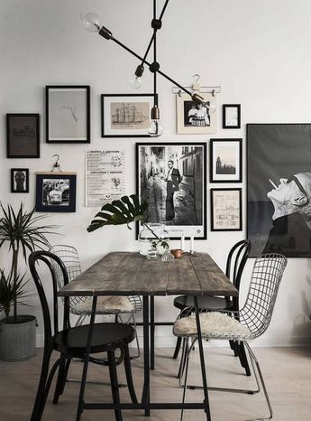 Home with a great art wall - via Coco Lapine Design Minimalist Dekor, Dining Room Industrial, Industrial Wall Decor, Minimalist Dining Room, Industrial Style Decor, Vintage Industrial Decor, Wall Decor Design, Hus Inspiration, Design Industrial