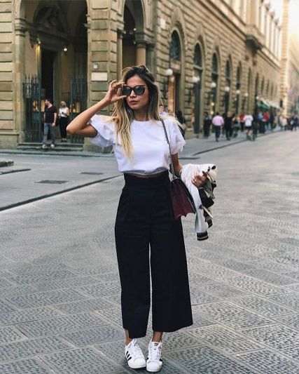 Women style Outfits Con Jeans, Model Lifestyle, Perfect Weather, Looks Street Style, Looks Black, Ținută Casual, Outfits Verano, Elegantes Outfit, Ootd Outfit