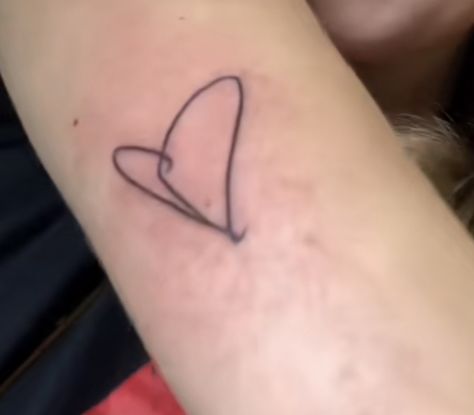 Harry Heart Tattoo, Harry Styles Symbol Tattoo, Harry Styles Heart Tattoo, Heart Drawing Tattoo, Tattoos Tiktok, Hs Tattoo, Harry Styles Heart, Harry Styles Tattoos Inspiration, Harry Styles Inspired Tattoos