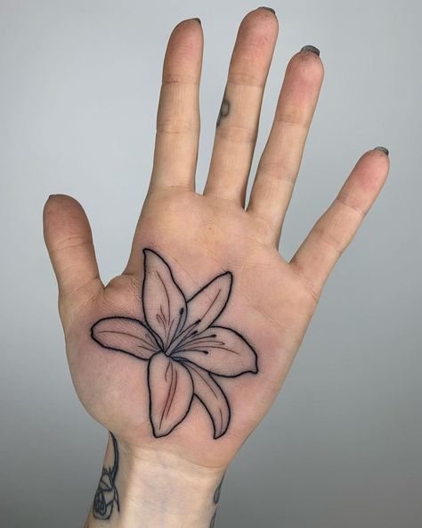 Palm Of The Hand Tattoo, Lily Tattoo Designs, Hand Palm Tattoos, Palm Tattoo, Lily Tattoo Design, Earthy Tattoos, Palm Tattoos, Sick Tattoo, Hand Tats