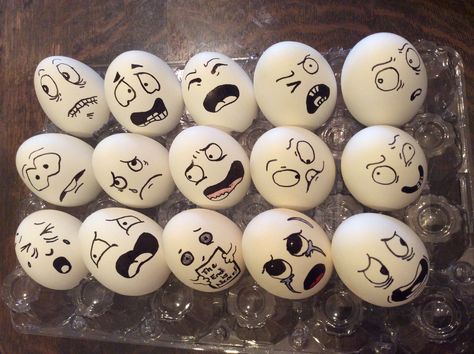 Homemade cascarone eggs with faces using Sharpie pins Egg Faces Sharpie, Faces To Draw On Eggs, Funny Egg Faces, Egg Faces, Egg Drawing, Funny Easter Eggs, Funny Eggs, Easter Egg Designs, Easter Egg Crafts