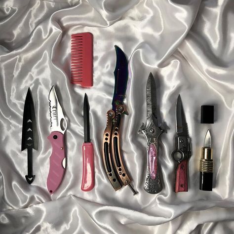 Best Plot Twists, Knife Aesthetic, Creepy Cute Fashion, Madison Montgomery, Special Forces Gear, King Club, Pretty Knives, Knife Collection, Cool Knives