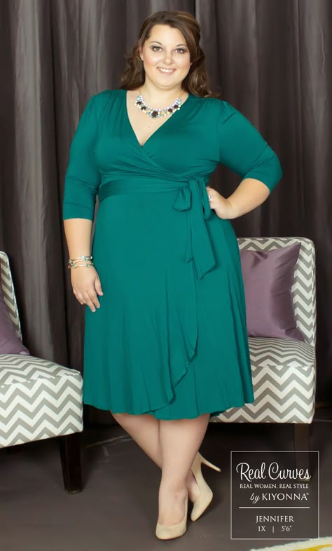 Real Curve Cutie Jennifer (5’6”) is on trend in our plus size Winona Hi-Lo Wrap Dress.  The gorgeous jade pairs beautifully with the sea-glass colors of our Vintage Stone Statement Necklace and the soft jersey fabric drapes attractively over her #CURVES.  www.kiyonna.com  #KiyonnaPlusYou  #Plussize  #MadeintheUSA  #Kiyonna  #RealCurves  #OOTD Big Size Dress, Sukienki Plus Size, Teens Dresses, Plus Size Party Dresses, Wedding Hijab, Big Girl Fashion, Plus Size Coats, Dresses Xxl, Plus Size Beauty