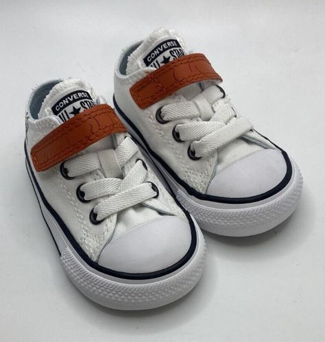 White baby shoes