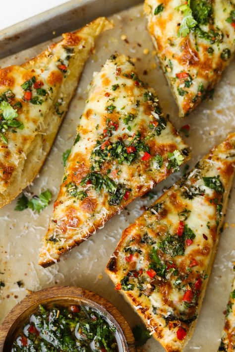 Chimichurri Garlic Bread - Moribyan Charcuterie Business, Cheesy Garlic Bread, Pasta Night, Family Ideas, Dinner Sides, Garlic Bread, Popular Recipes, Snack Time, Indian Food