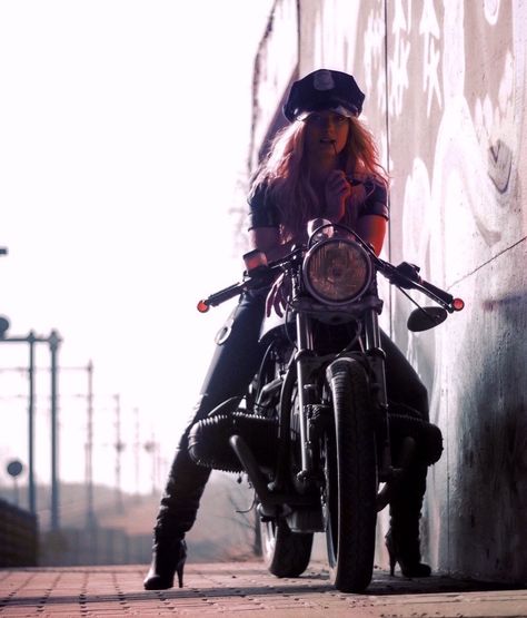 ShedBuiltGRL_013 Estilo Cafe Racer, Nine T Bmw, Chicks On Bikes, Moto Custom, Мотоциклы Cafe Racers, Cafe Racer Girl, Biker Photoshoot, Cafe Racer Style, Motorcycle Photography