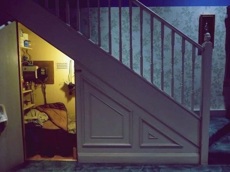 Room Under Stairs, Basement Stairs Ideas, Open Stairs, Harry Potter Studio Tour, Stair Makeover, Harry Potter Studios, Stairs Ideas, Under Stairs Cupboard, Harry Potter Kids