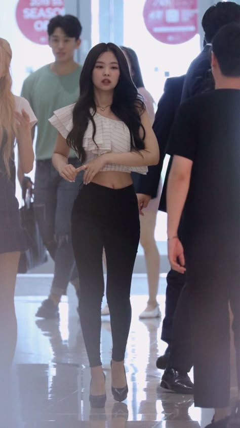 Jennie Kim Fits, Jennie Airport Outfit, Jennie Kim Airport Fashion, Jennie Kim Outfits, Savage Outfits, Jennie Kim Blackpink, Jennie Kim, Airport Outfit, Blackpink Fashion