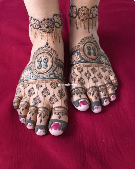 hennainspiration #hennalookbook #bridalhennadesign #ganesha #weddingmehandi #wedddingideas#Wedmegood #weddingsutra #wedingdress #bridalmarket #hennatattoo #mehnditatto #bridalmehendi #mehndirajkot #mehndimorbi #heena_artist #heenaart #bridalwear #mehndidance #mehndidesign #mehndidecor #sabyasachibride #weddingwire #bridalhairstyles #mehndiinspire #manishmalholtra #indianbride #bigfatindianwedding #indian #indianmehndi Baby Shower Legs Mehndi Design, Kanku Pagala Mehndi Designs, Kankupagla Mehndi Design, Kanku Pagla Mehndi For Leg, Kanku Pagla Mehndi For Hand, Kanku Pagla Mehndi, Leg Mehendi Design Unique, Bridal Leg Mehendi Designs, Latest Mehndi Designs Wedding