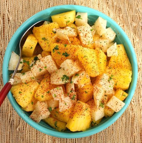 Pineapple and Jicama Salad « Jimaca Recipes, Simple Fruit Salad, Jicama Recipe, Jicama Salad, Jicama Slaw, Pineapple Chunks, Mexican Recipe, Fresh Pineapple, Fruit Salad Recipes