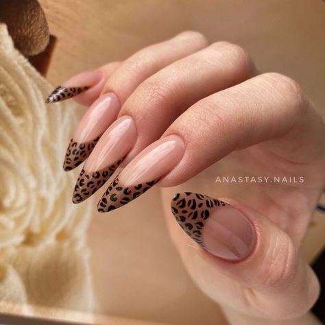 Leopard Gel Nails, Tiger Nails Designs, Tiger Print Nails, Nails Tiger, Colorful Twists, Nail Art Unique, Tiger Nail Art, Long Nails Almond, Leopard Nail Designs